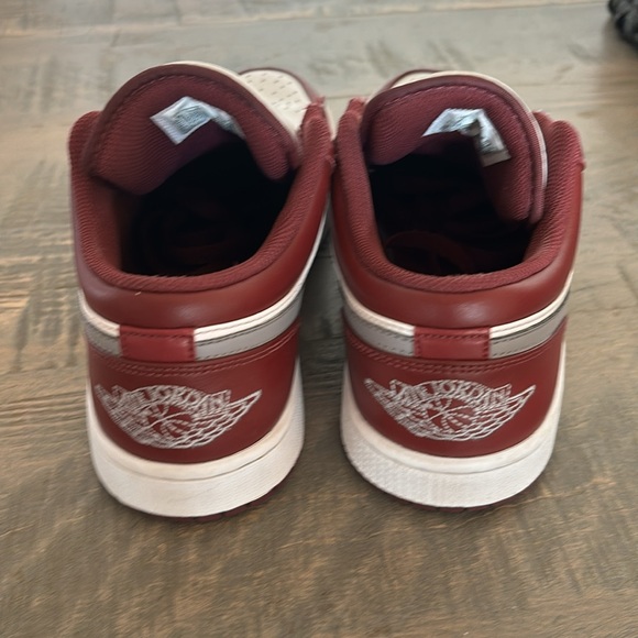 Air Jordan 1 low Bordeax size 8 - Picture 3 of 5